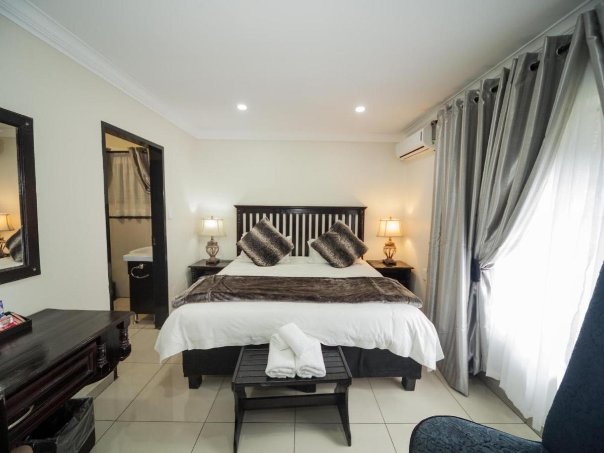 Lodge Dunwoodie Travel *